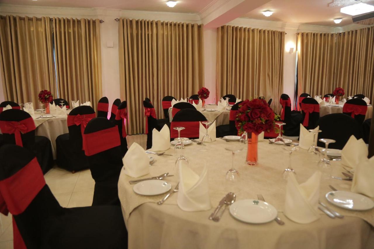 The Royal Mall Kandy Luaran gambar