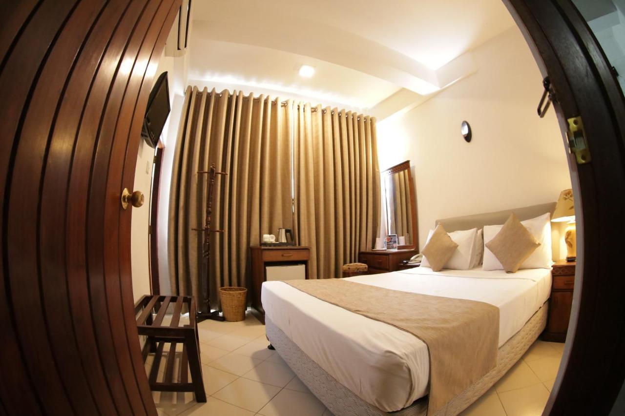 The Royal Mall Kandy Luaran gambar