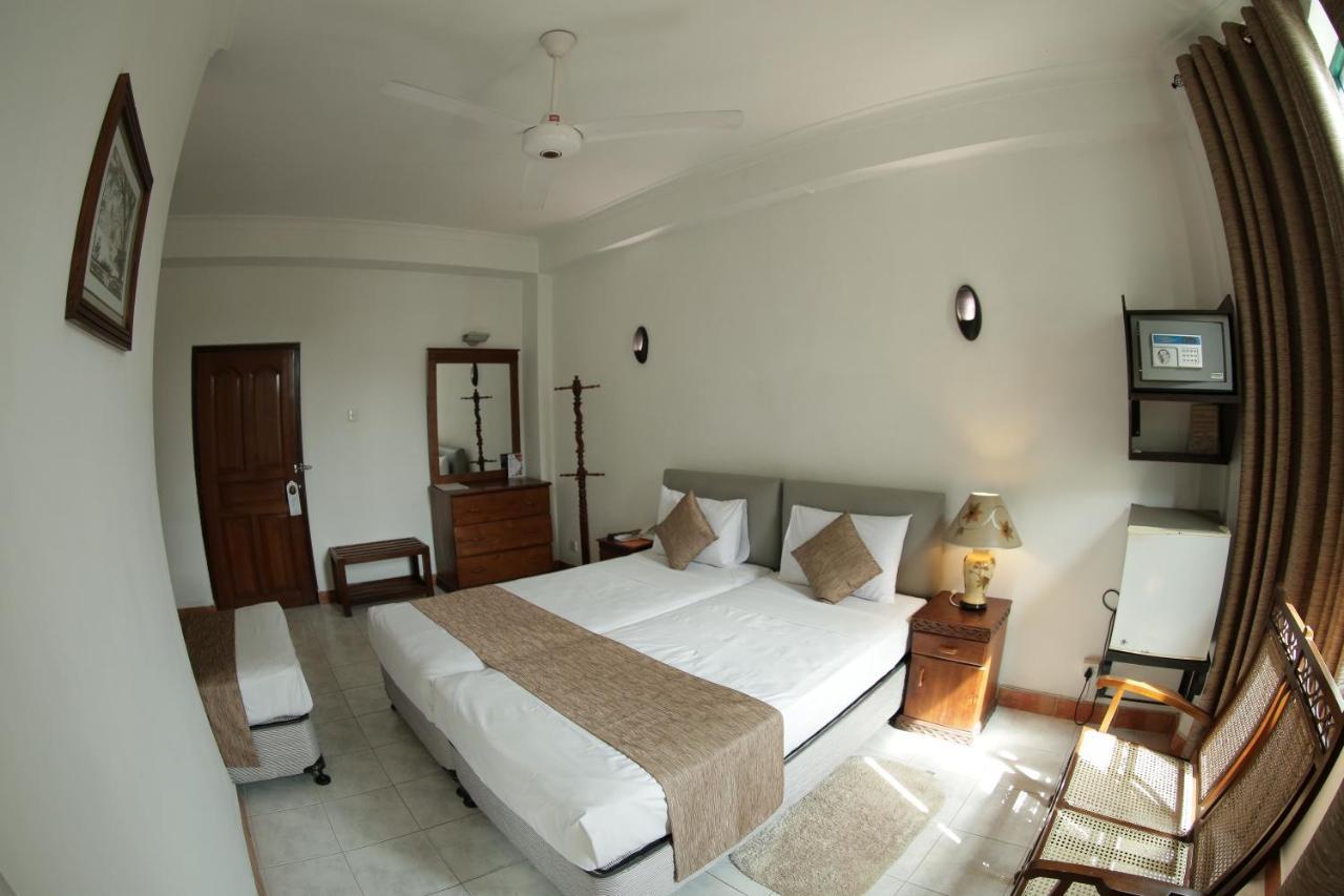 The Royal Mall Kandy Luaran gambar