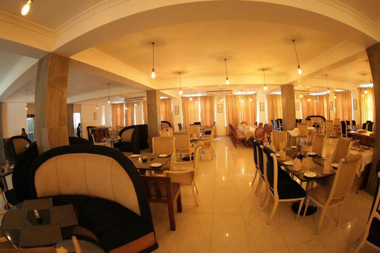 The Royal Mall Kandy Luaran gambar
