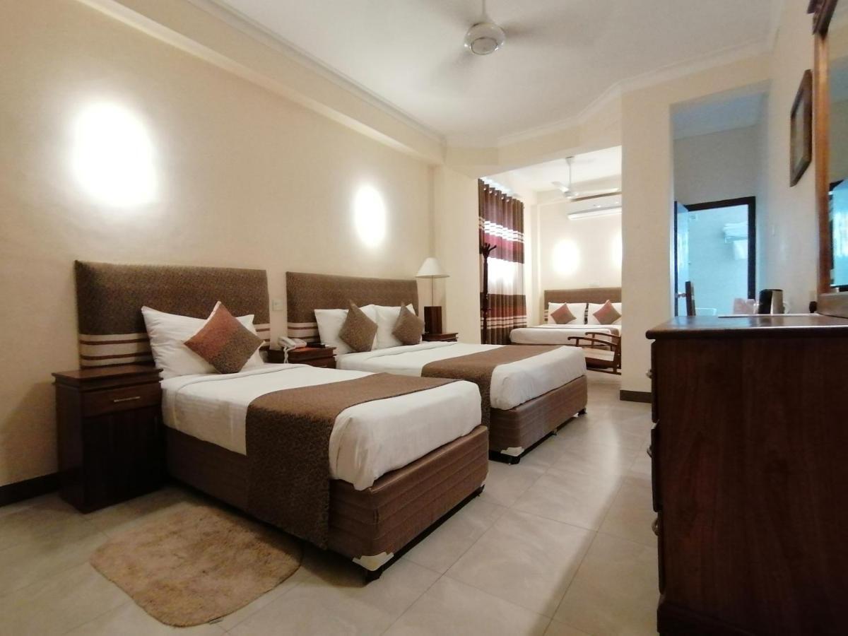 The Royal Mall Kandy Luaran gambar